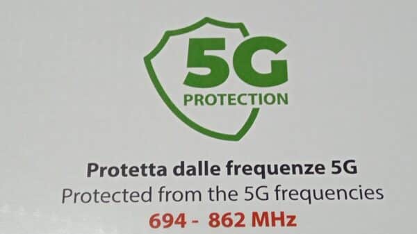 Antenna logaritmica iii-iv-v banda attacco f dipoli chiusi verticale/orizzontale - 16 elementi - 8,5db - con filtro 5g - immagine 3