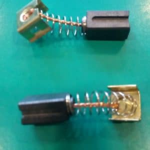 nr. 2 Carboncini spazzole motore per smerigliatrice Black & Decker KG115