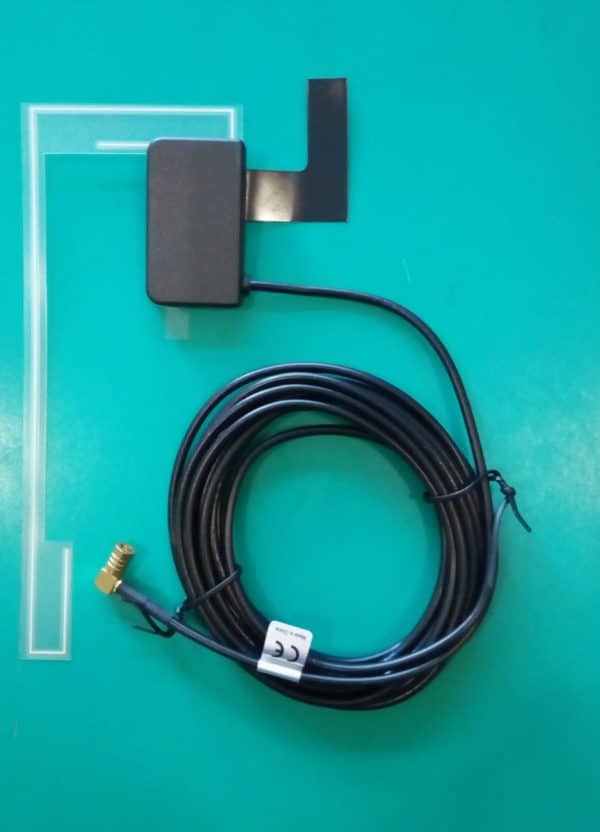 Antenna  per radio digitali universale amplificata DAB/DAB+ connettore SMB 90 °