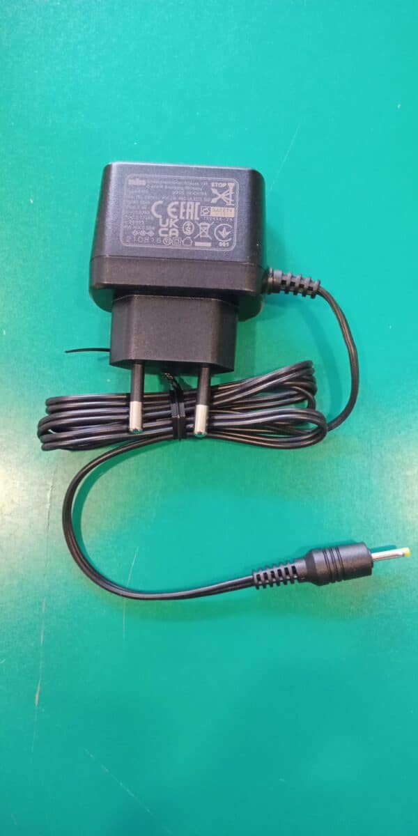 Alimentatore a spina per rasoio BRAUN modello 81730026
