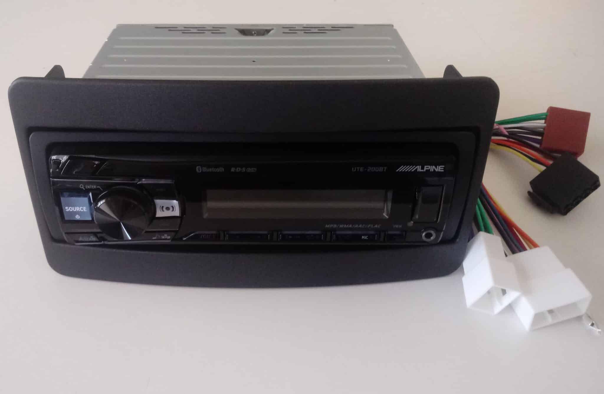 Autoradio Alpine per Toyota Avensis Verso ’01 – ’05