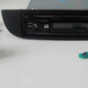 Autoradio Alpine DAB per Fiat 500 , Vivavoce , Bluetooth , USB MP3 nera