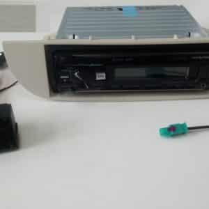 Autoradio Alpine DAB per Fiat 500 , Vivavoce , Bluetooth , USB MP3 bianca