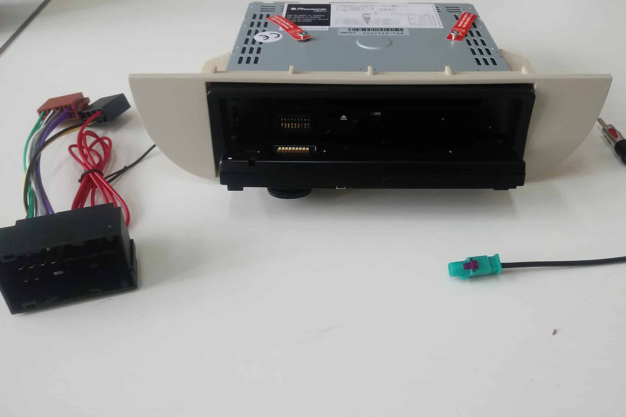 Autoradio con CD bianca per Fiat 500 Bluetooth / USB / Vivavoce - immagine 2