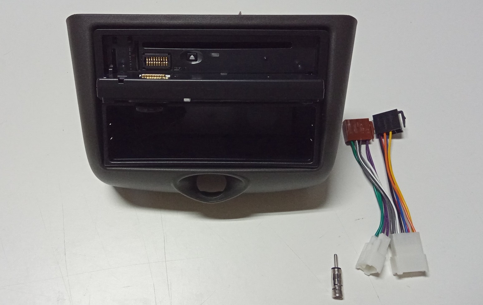 Autoradio CD per Toyota Yaris 03/06 con Vivavoce Bluetooth SD USB - immagine 2