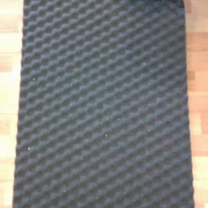 PANNELLO FONOASSORBENTE ANTI RUMORE INSONORIZZANTE AUTOADESIVO 100 X 50 X 2,5 CM