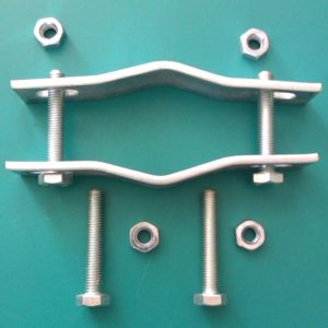 SUPPORTI IN FERRO CON DADI E BULLONI STAFFE DI BLOCCAGGIO PER PALI TUBI ECC