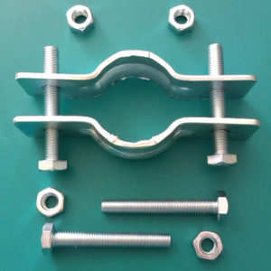 SUPPORTI IN FERRO CON DADI E BULLONI STAFFE DI BLOCCAGGIO PER PALI TUBI ECC