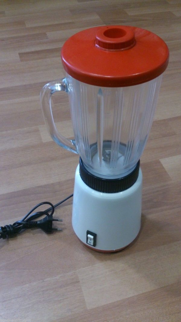 Frullatore  modello 1000, corpo acciaio inox bicchiere in vetro,  made in Italy