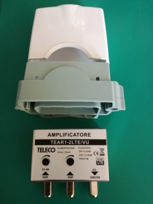 Amplificatore per antenna TV 1 ingressi UHF 30 db 1 ingresso VHF 20 db 1 uscita