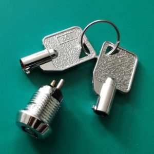 INTERRUTTORE ANTIFURTO CON CHIAVE DA PANNELLO 12 VOLTS