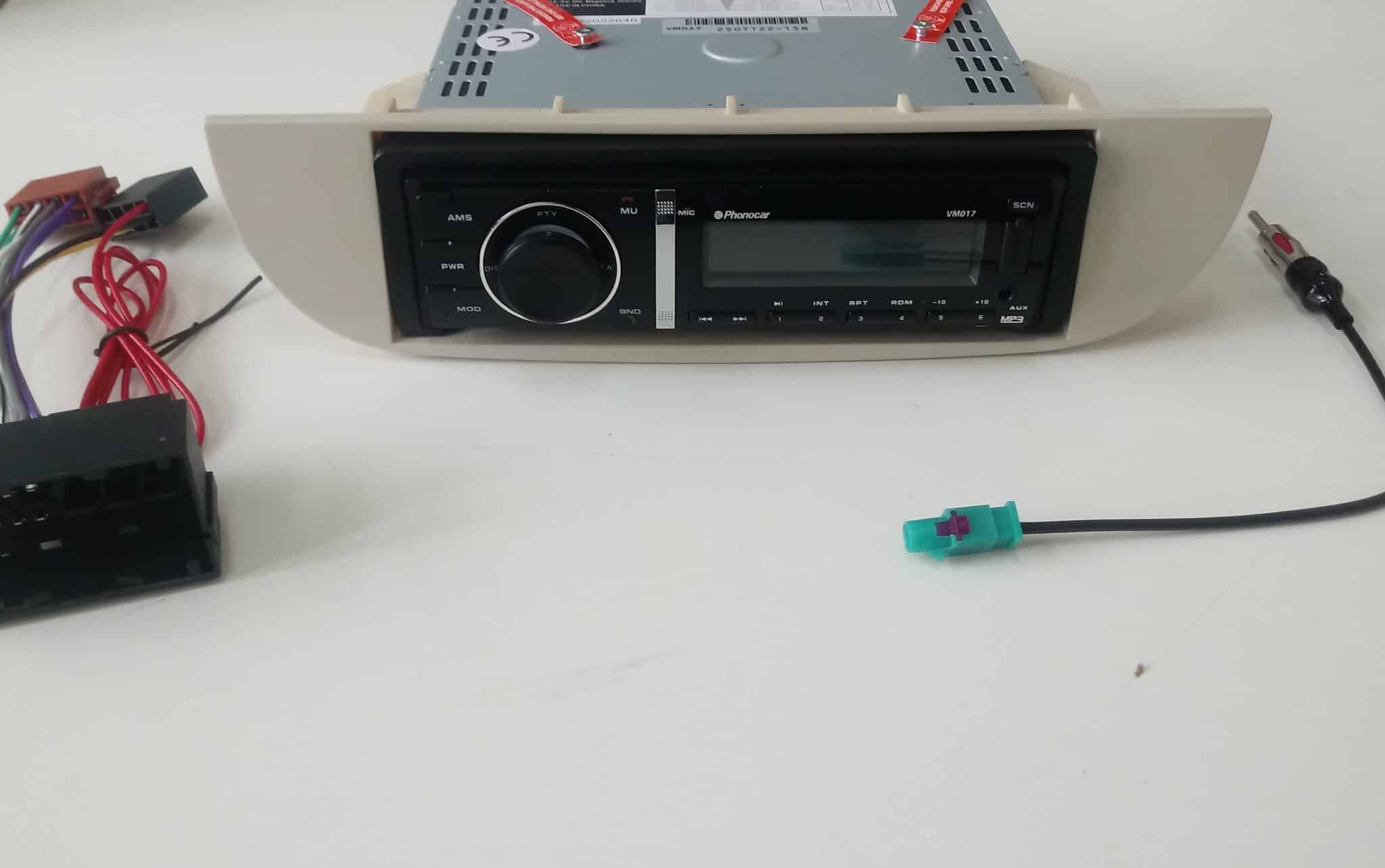 Autoradio con CD bianca per Fiat 500 Bluetooth / USB / Vivavoce