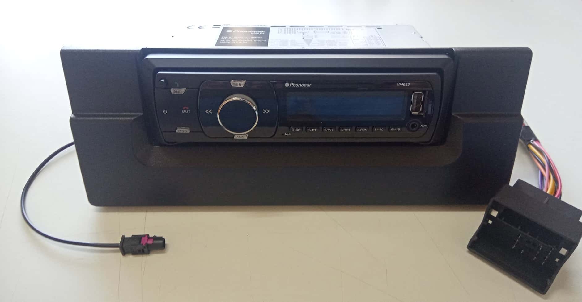 Autoradio Phonocar per BMW Serie 5 (E39) con comandi al volante Vivavoce Bluetooth SD USB